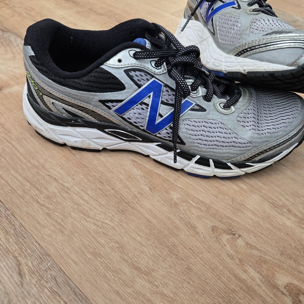 New Balance Men's Gray and Blue Running Shoes - Picture 2 of 5